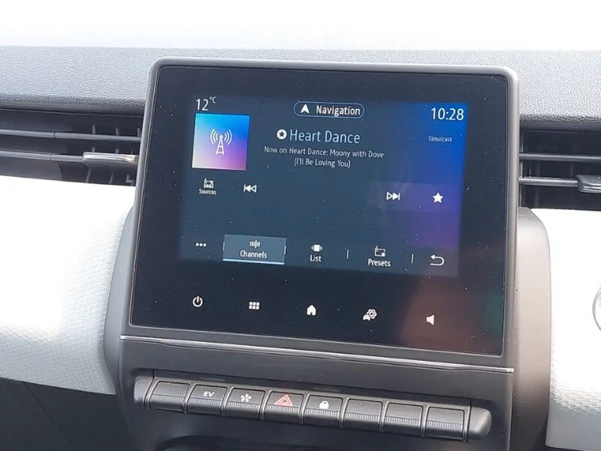 2023-renault-clio-16-techno-big-15