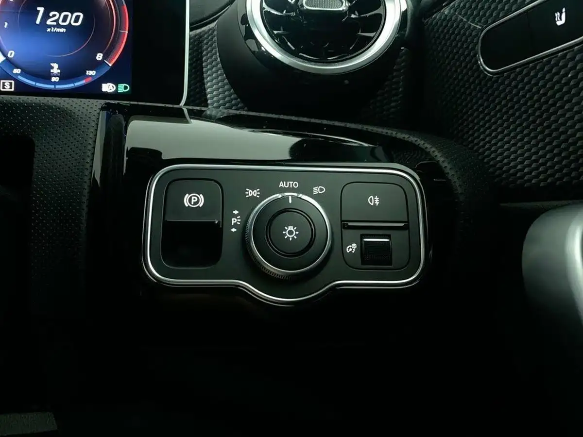2020-mercedes-benz-a-class-13-a180-sport-executive-hatchback-5d-7g-dct-big-22