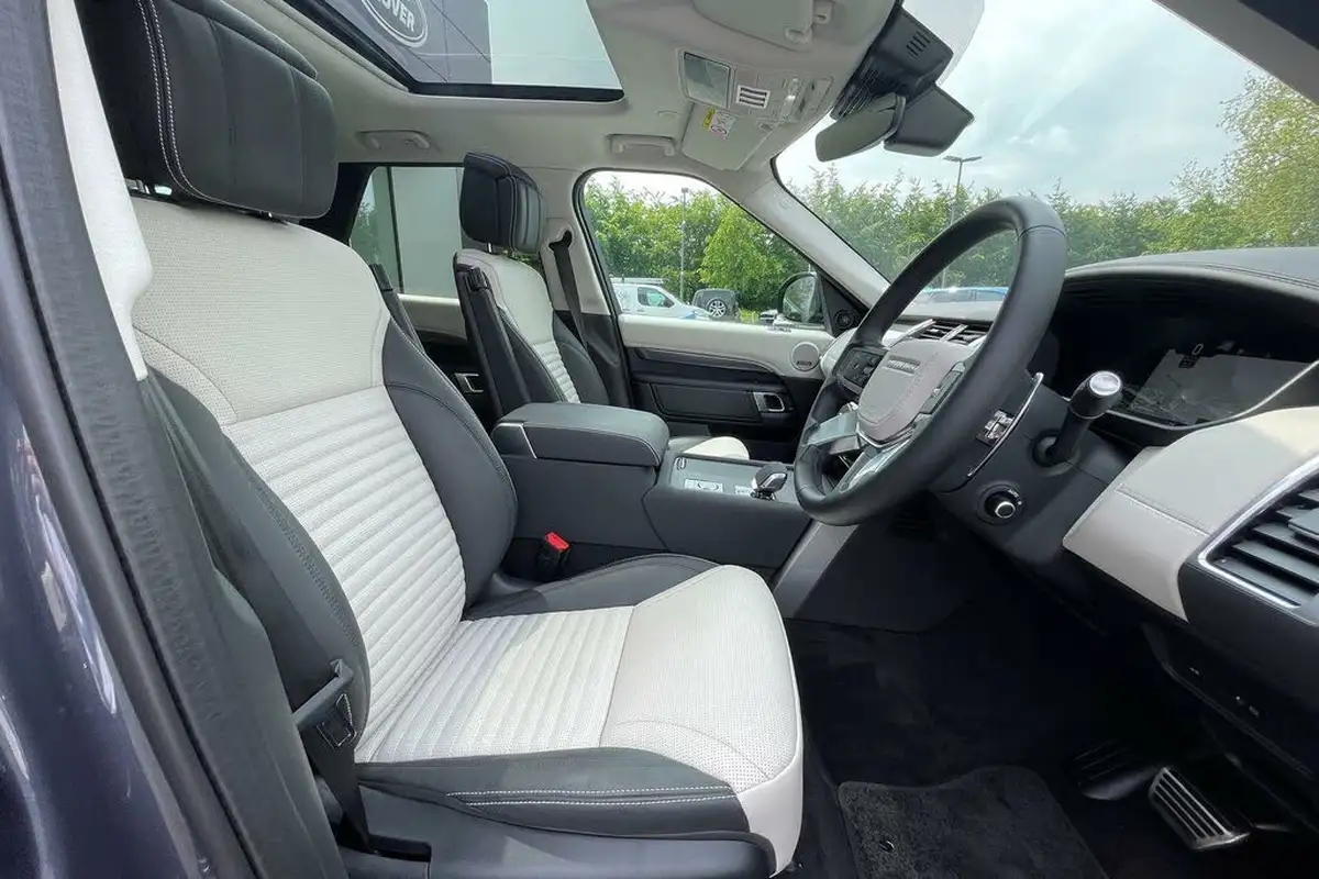 2025-land-rover-discovery-30-d350-metropolitan-edition-big-8