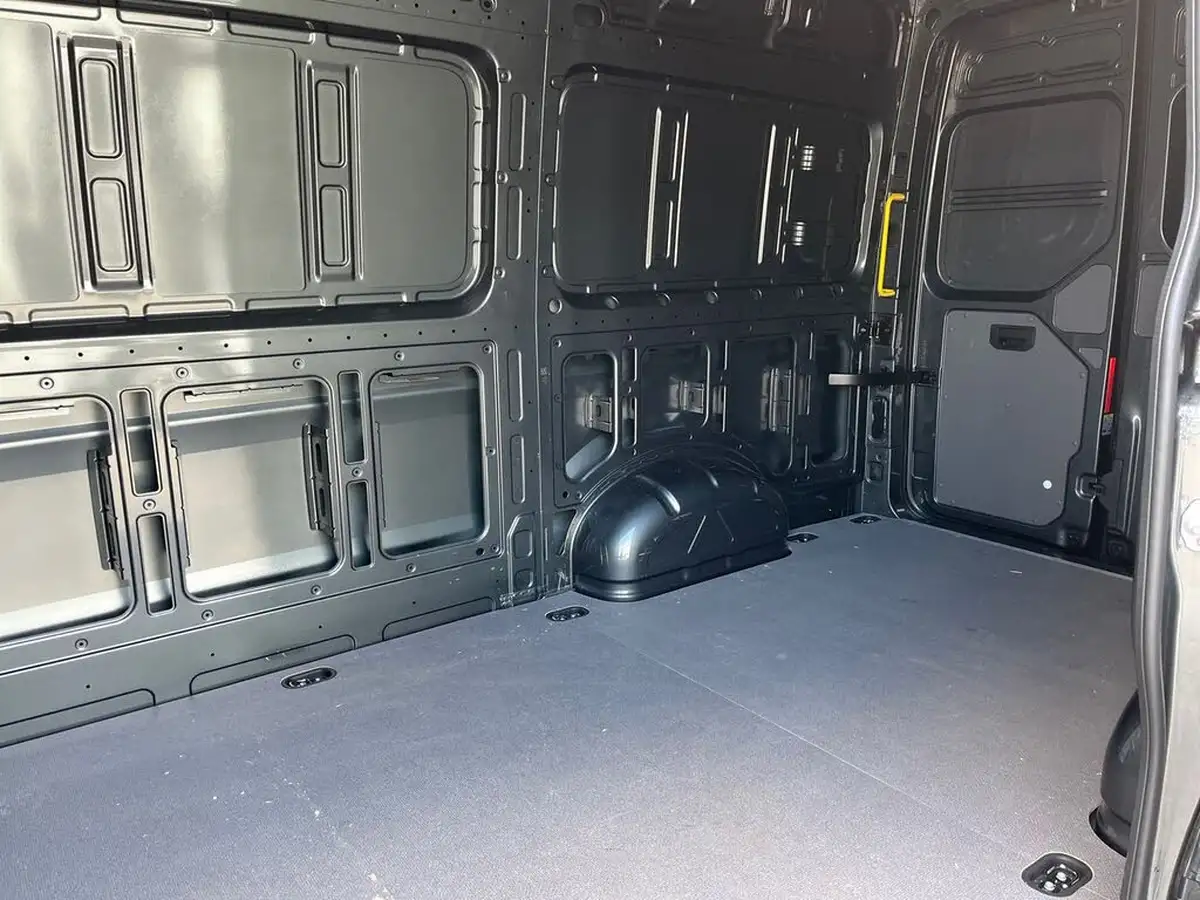 2025-volkswagen-crafter-20tdi-cr35-mwb-commerce-plus-140pseu6d-big-9