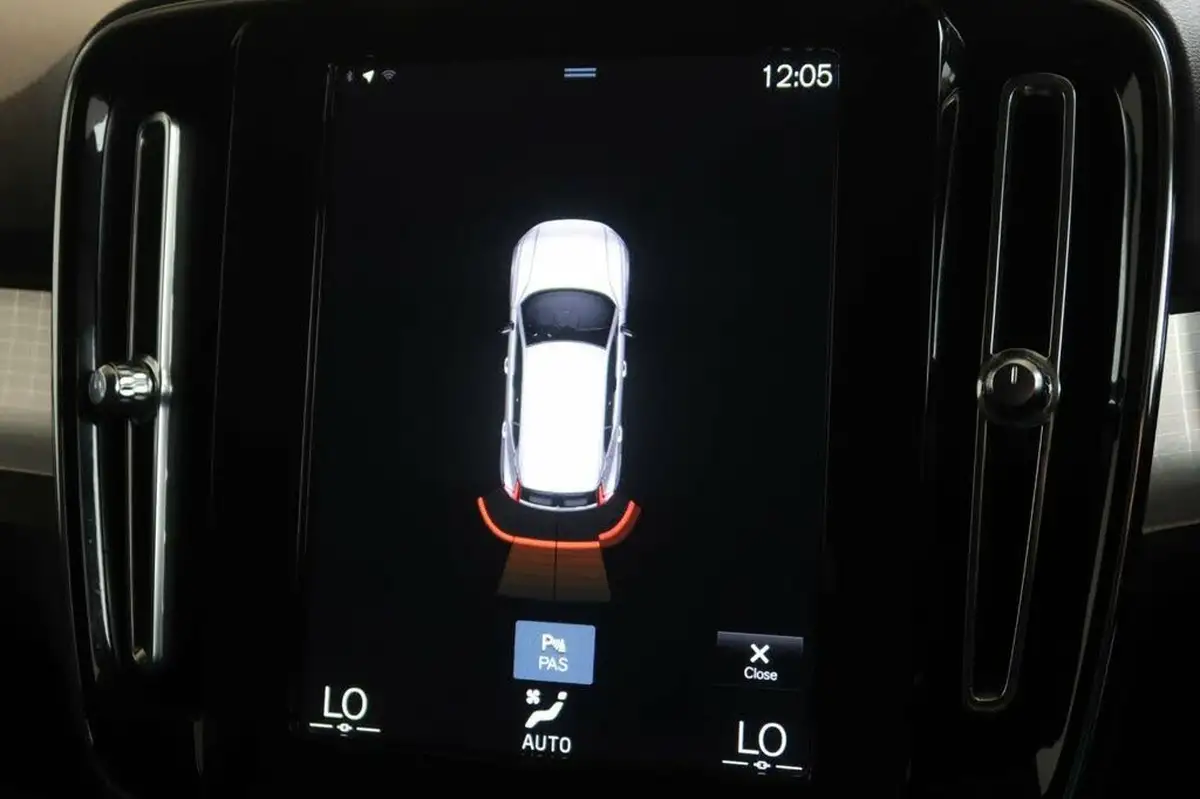 2021-volvo-xc40-15-t3-momentum-161bhp-big-15