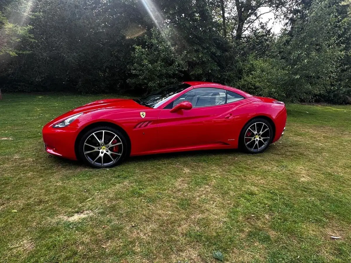 2010-ferrari-california-43-big-2