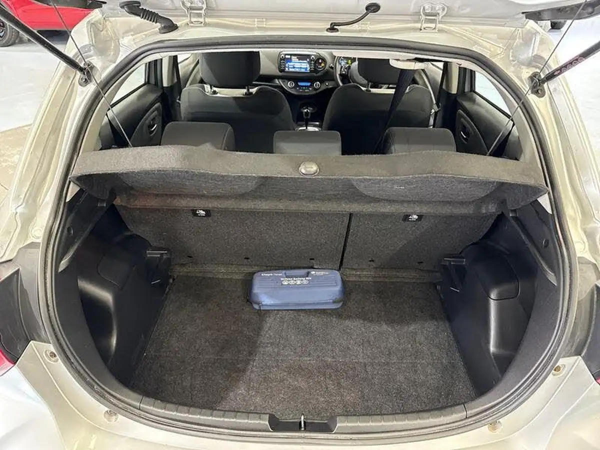 2020-toyota-yaris-15-vvt-i-icon-98bhp-hybrid-1497cc-e-cvt-big-8