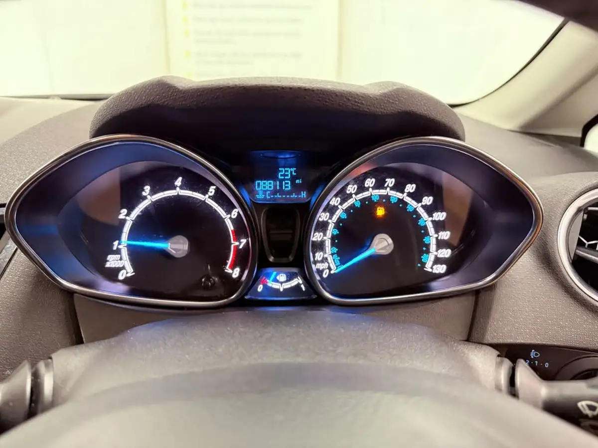2015-ford-fiesta-10t-titanium-100ps-ecoboost-ss-5d-big-24
