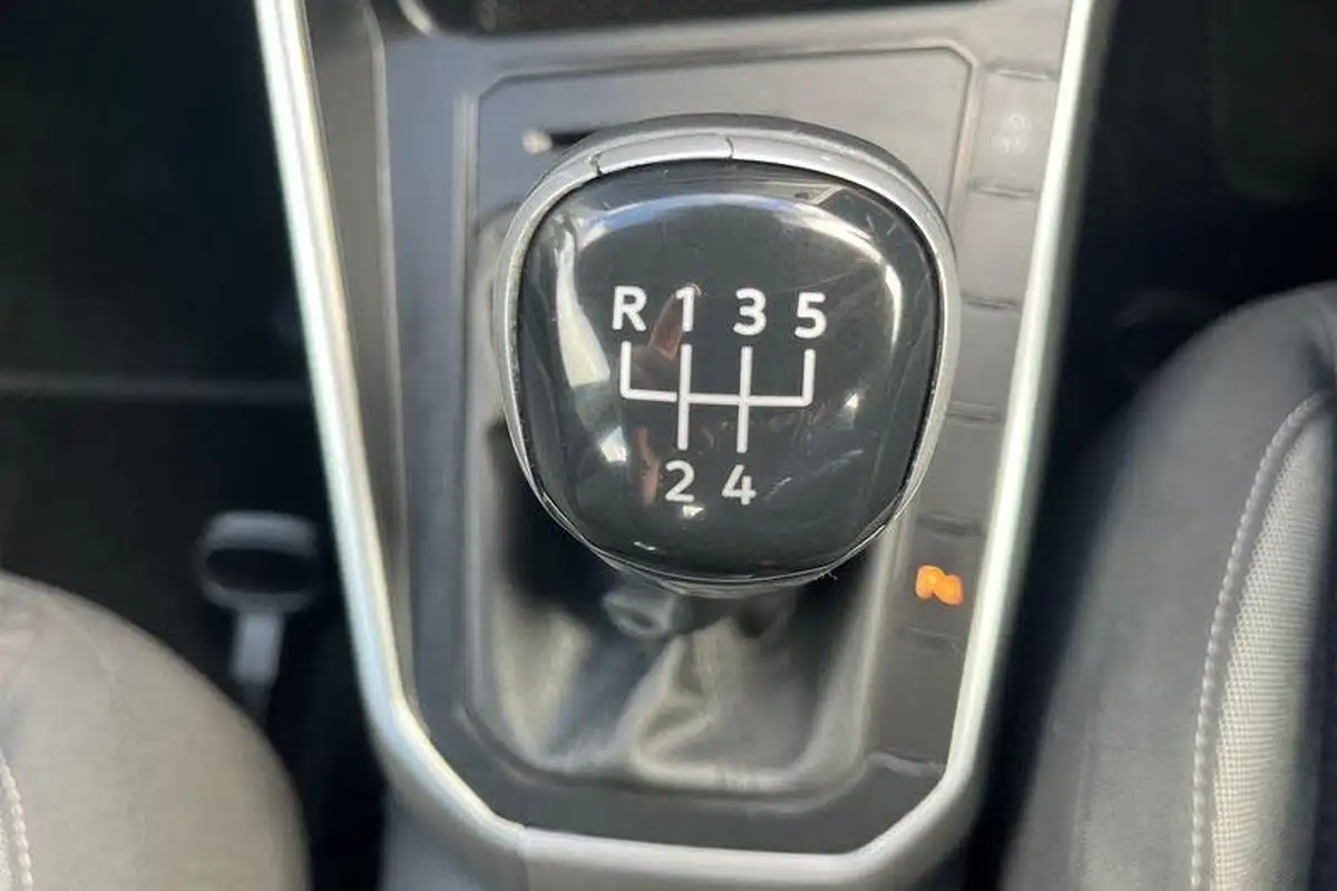 2022-volkswagen-polo-10-tsi-life-big-33