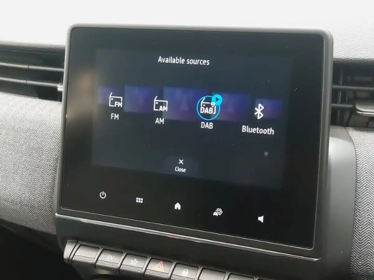 2024-renault-clio-16-techno-big-14