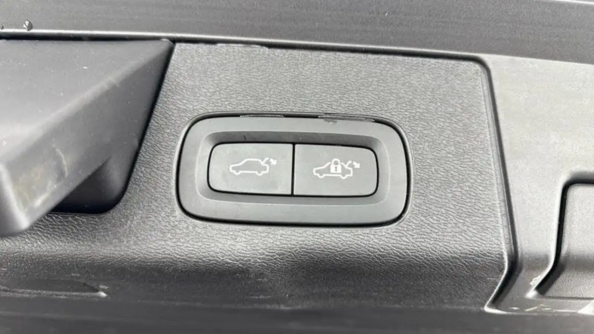 2020-volvo-xc60-20td-d4-momentum-pro-big-28