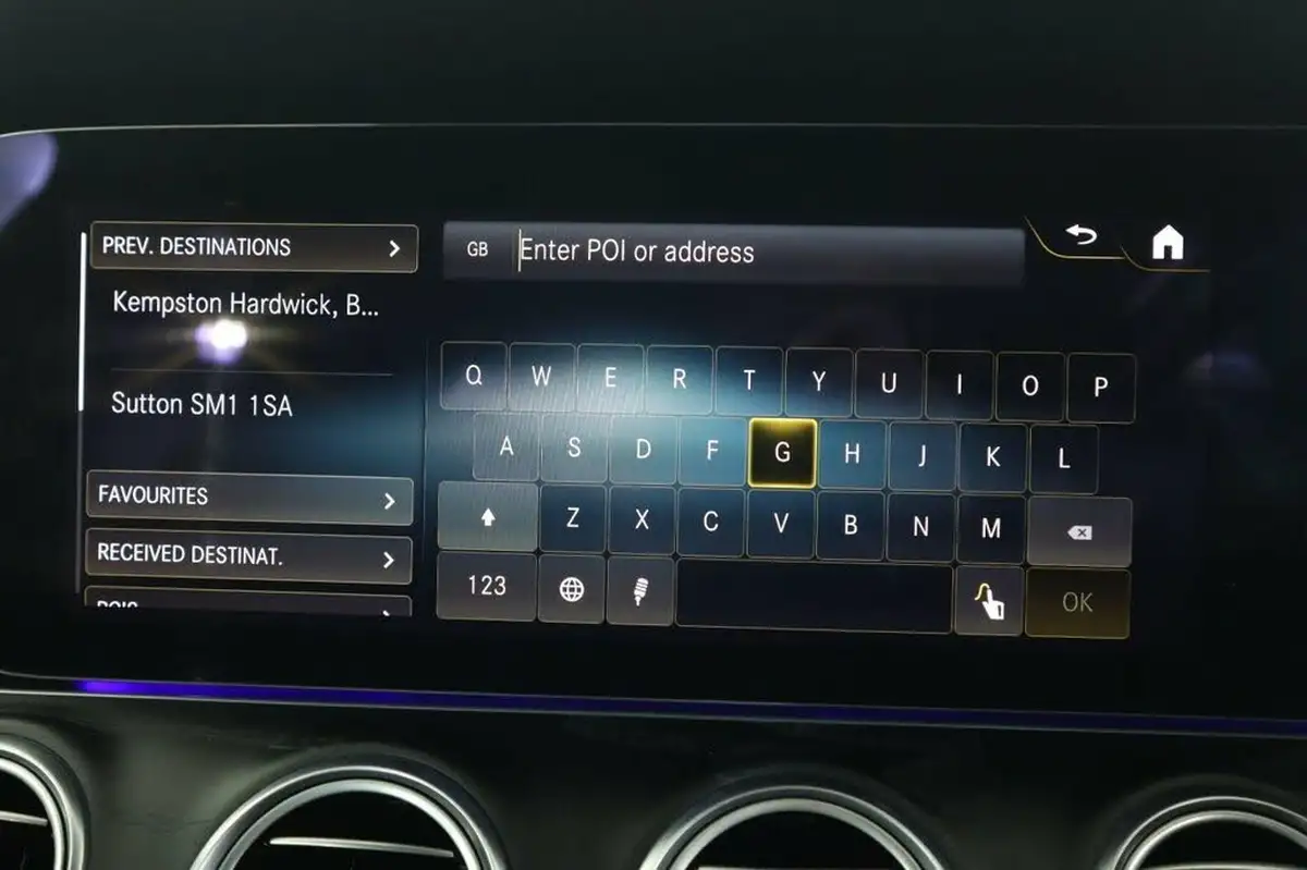 2020-mercedes-benz-e-class-20d-e300de-amg-line-eq-power-saloon-4d-big-30