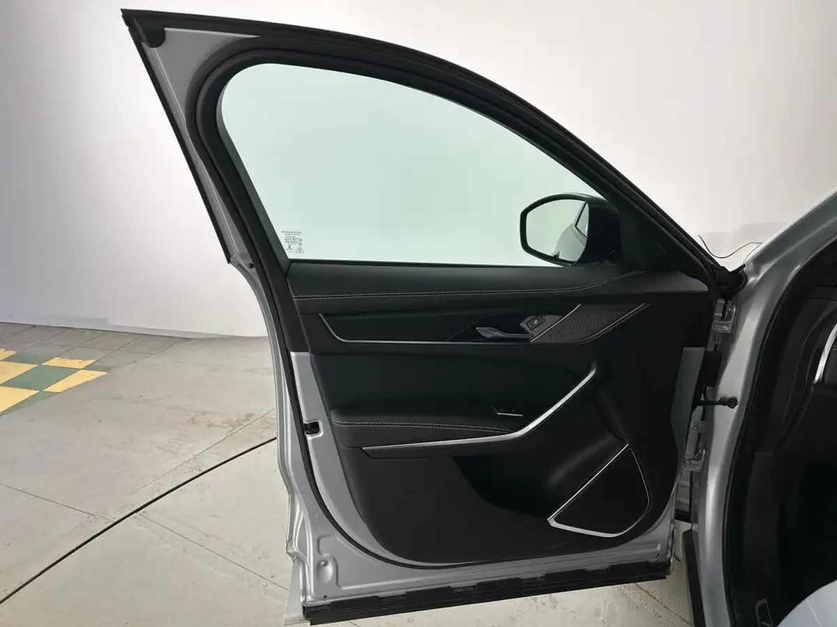 2022-jaguar-f-pace-20-d200-r-dynamic-black-big-25