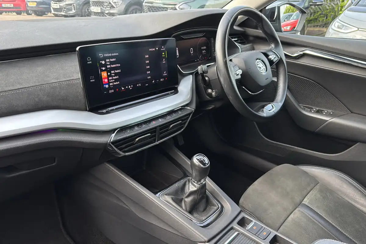 2020-skoda-octavia-15-tsi-se-l-first-edition-estate-big-10