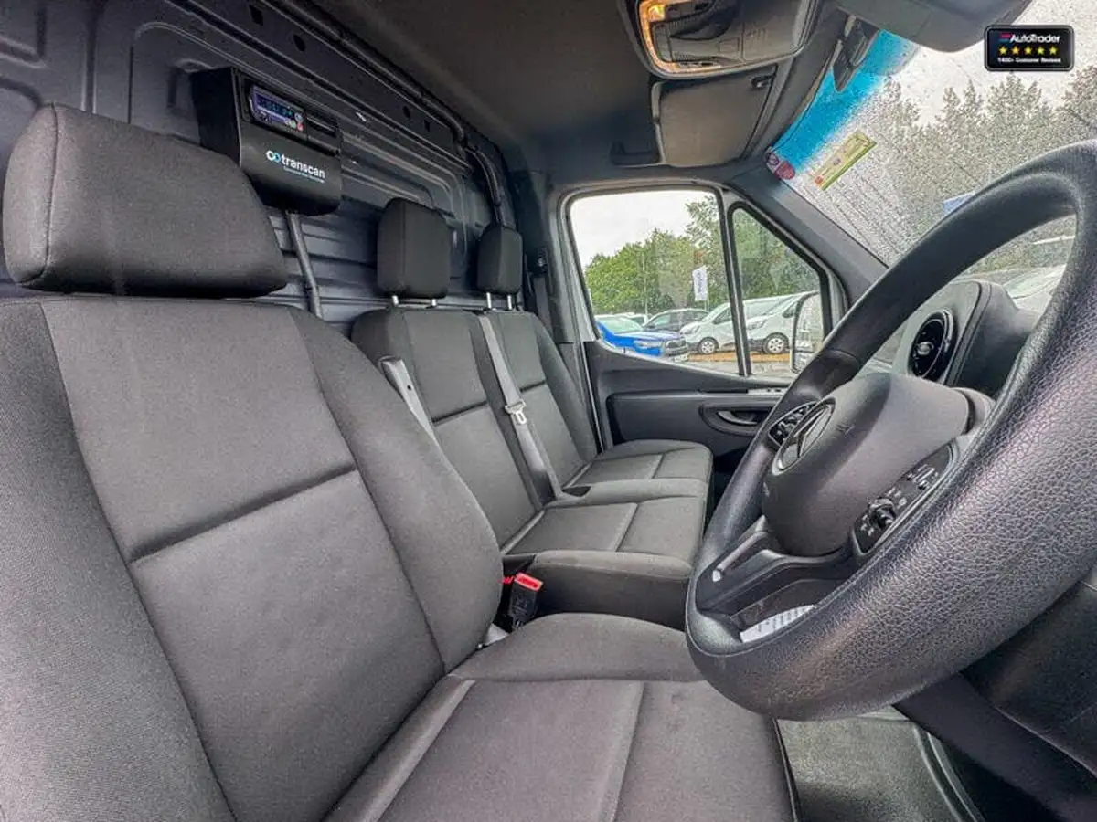 2023-mercedes-benz-sprinter-big-13