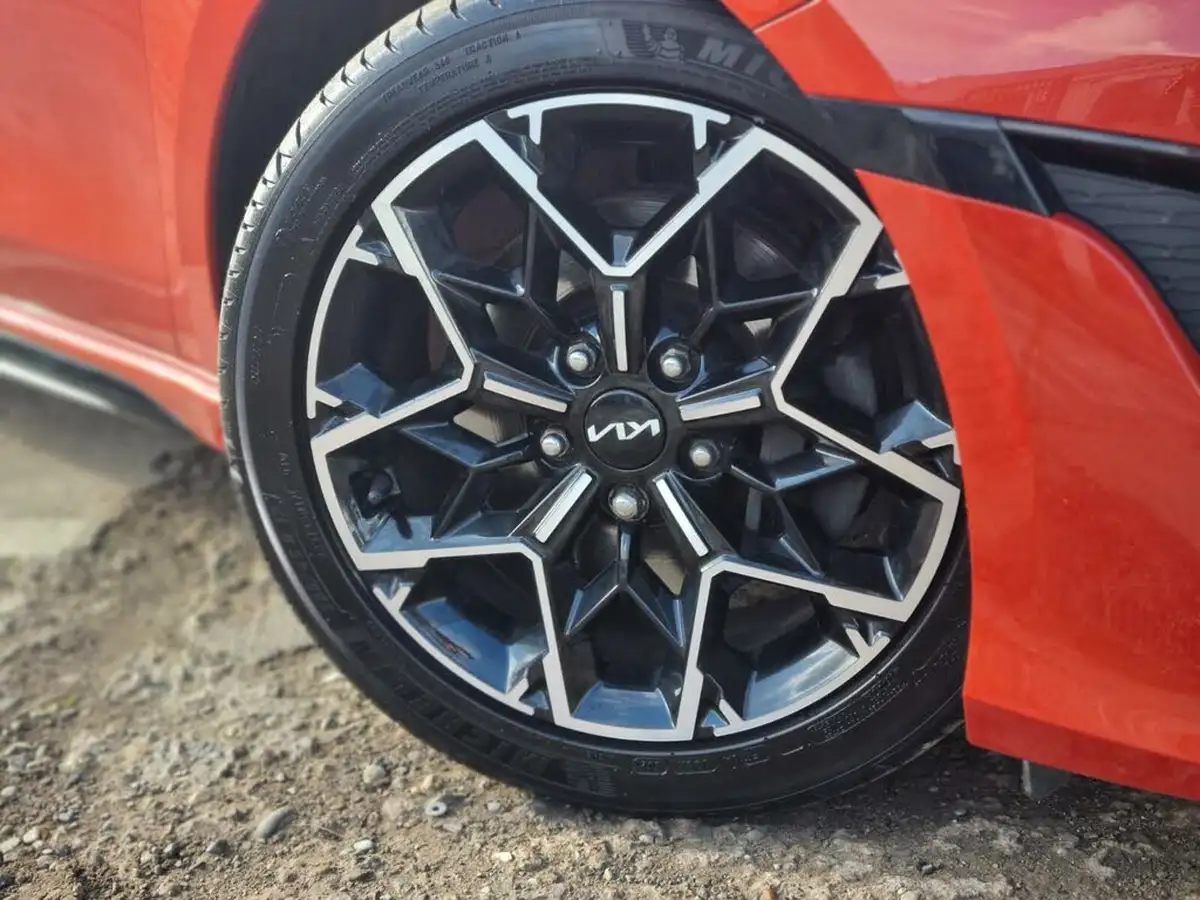 2022-kia-ceed-15-t-gdi-gt-line-big-1