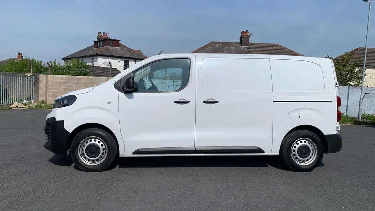 2024-peugeot-expert-20-bluehdi-professional-standard-panel-big-5