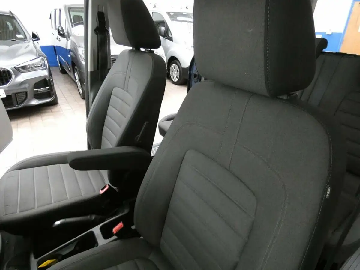 2020-ford-grand-tourneo-connect-15-titanium-powershift-big-14
