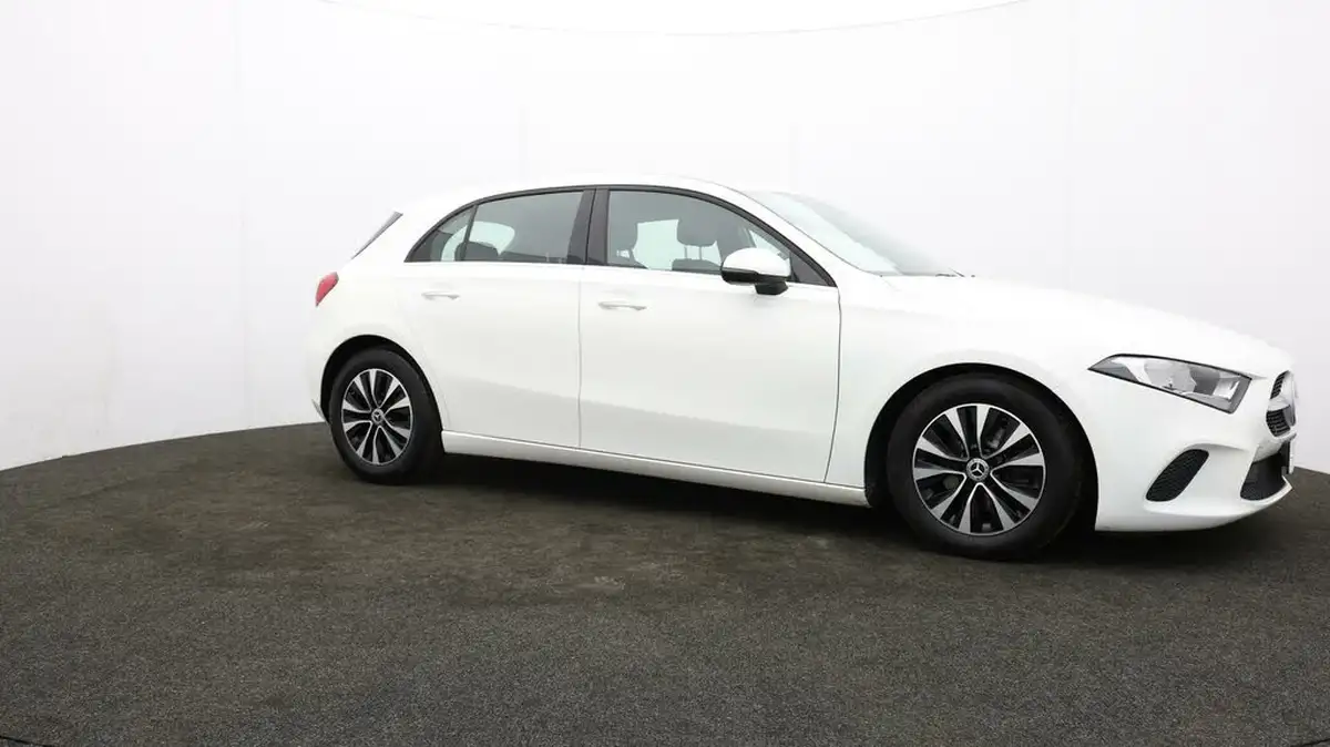 2020-mercedes-benz-a-class-15d-a180d-se-big-36