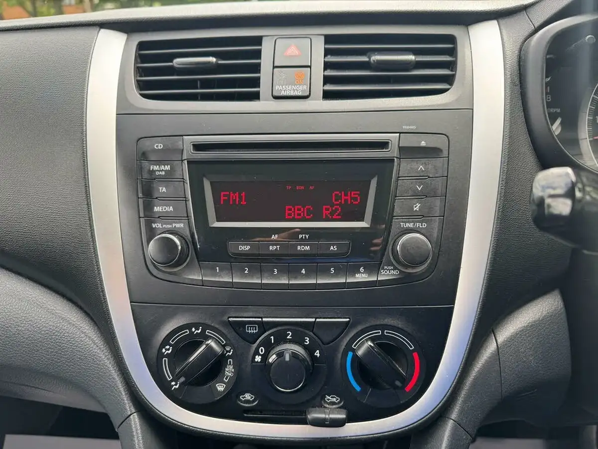 2017-suzuki-celerio-10-sz2-big-22