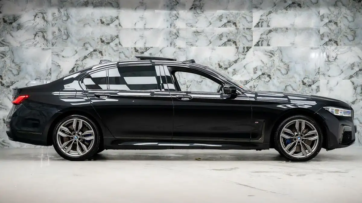 2020-bmw-7-series-66-m760li-big-6