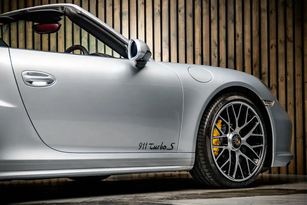 2014-porsche-911-38-turbo-s-coupe-big-14