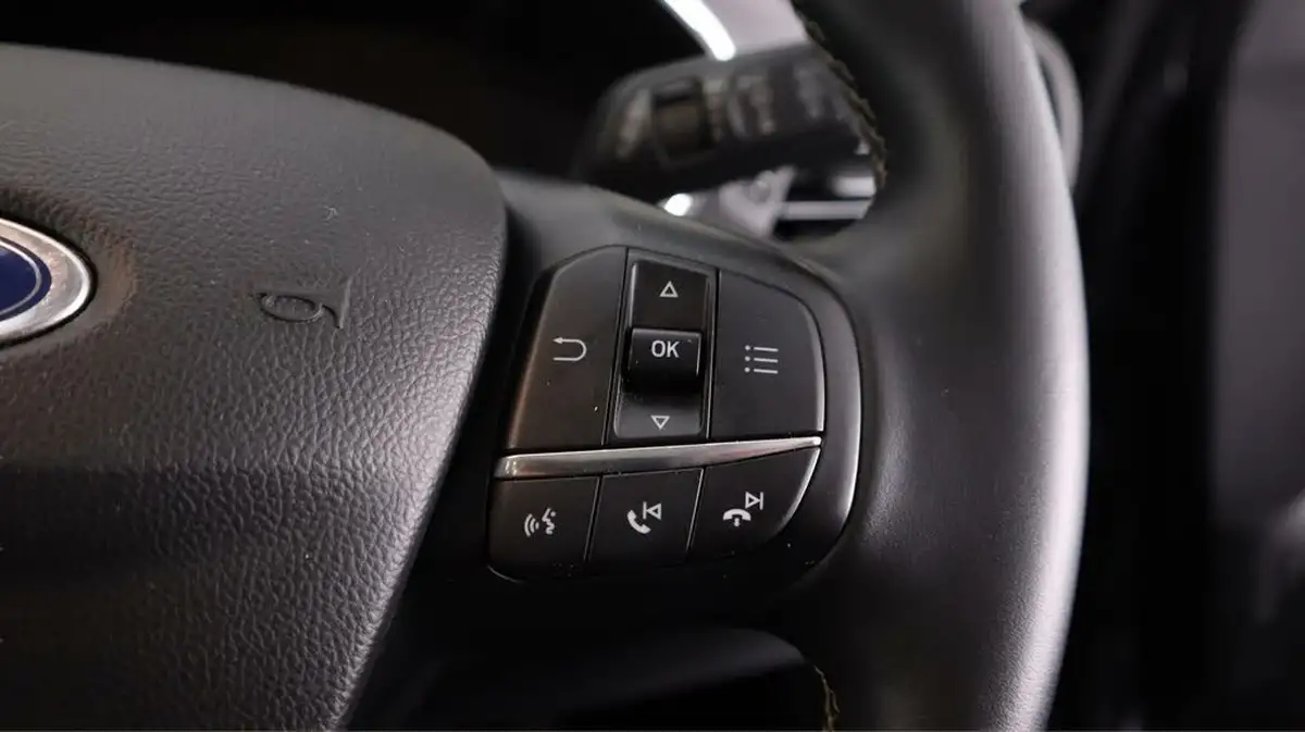2020-ford-focus-15-vignale-hatchback-big-38