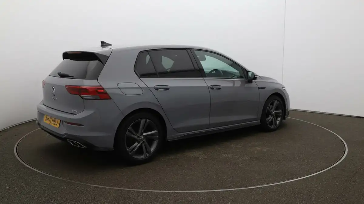 2021-volkswagen-golf-big-43