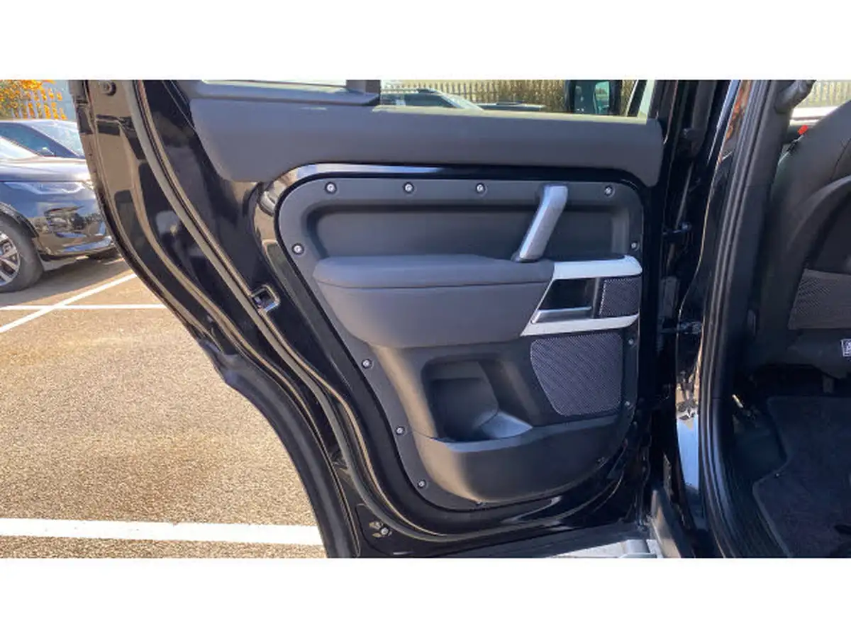 2023-land-rover-110-defender-30-d250-x-dynamic-se-big-43