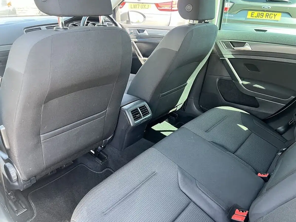 2019-volkswagen-golf-16tdi-match-edition-estate-big-13