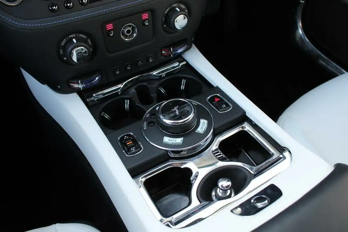 2016-rolls-royce-wraith-66-big-30
