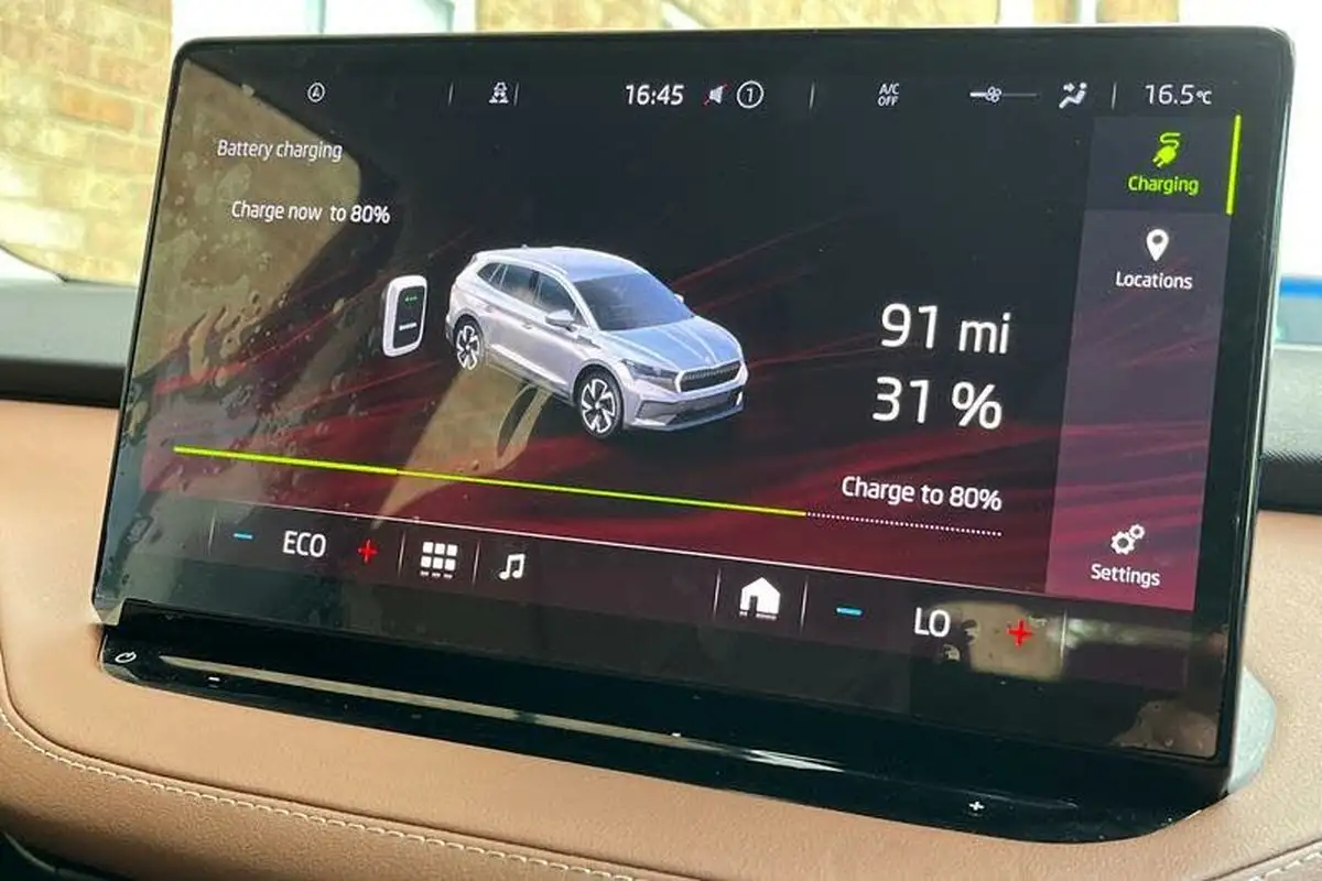 2023-skoda-enyaq-e-80-82-kwh-station-wagon-big-30
