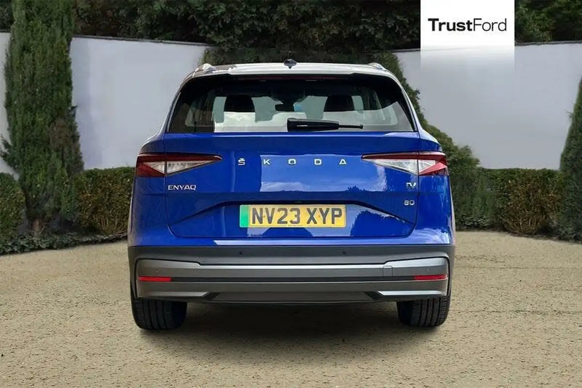 2023-skoda-enyaq-e-80-82-kwh-station-wagon-big-6