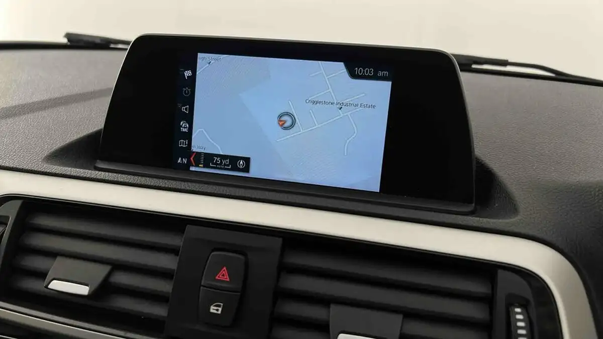 2017-bmw-1-series-20td-118d-se-3d-big-23