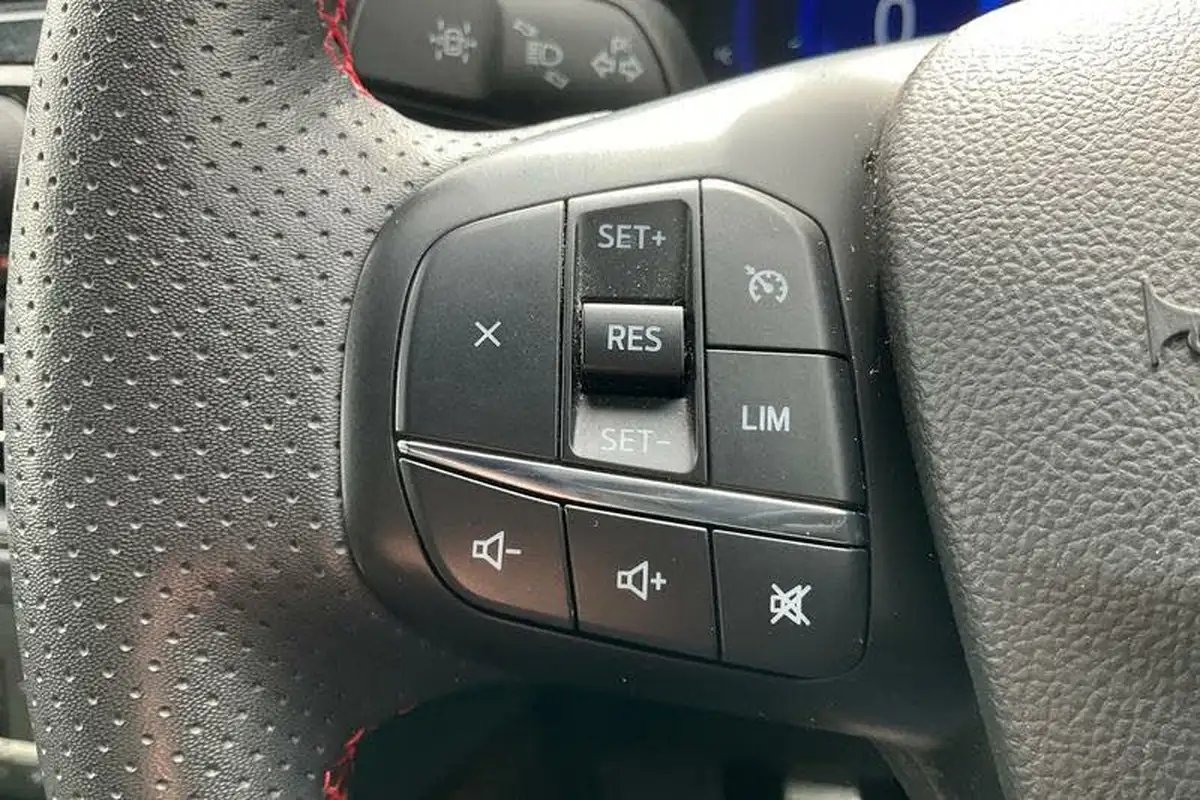 2022-ford-kuga-big-32