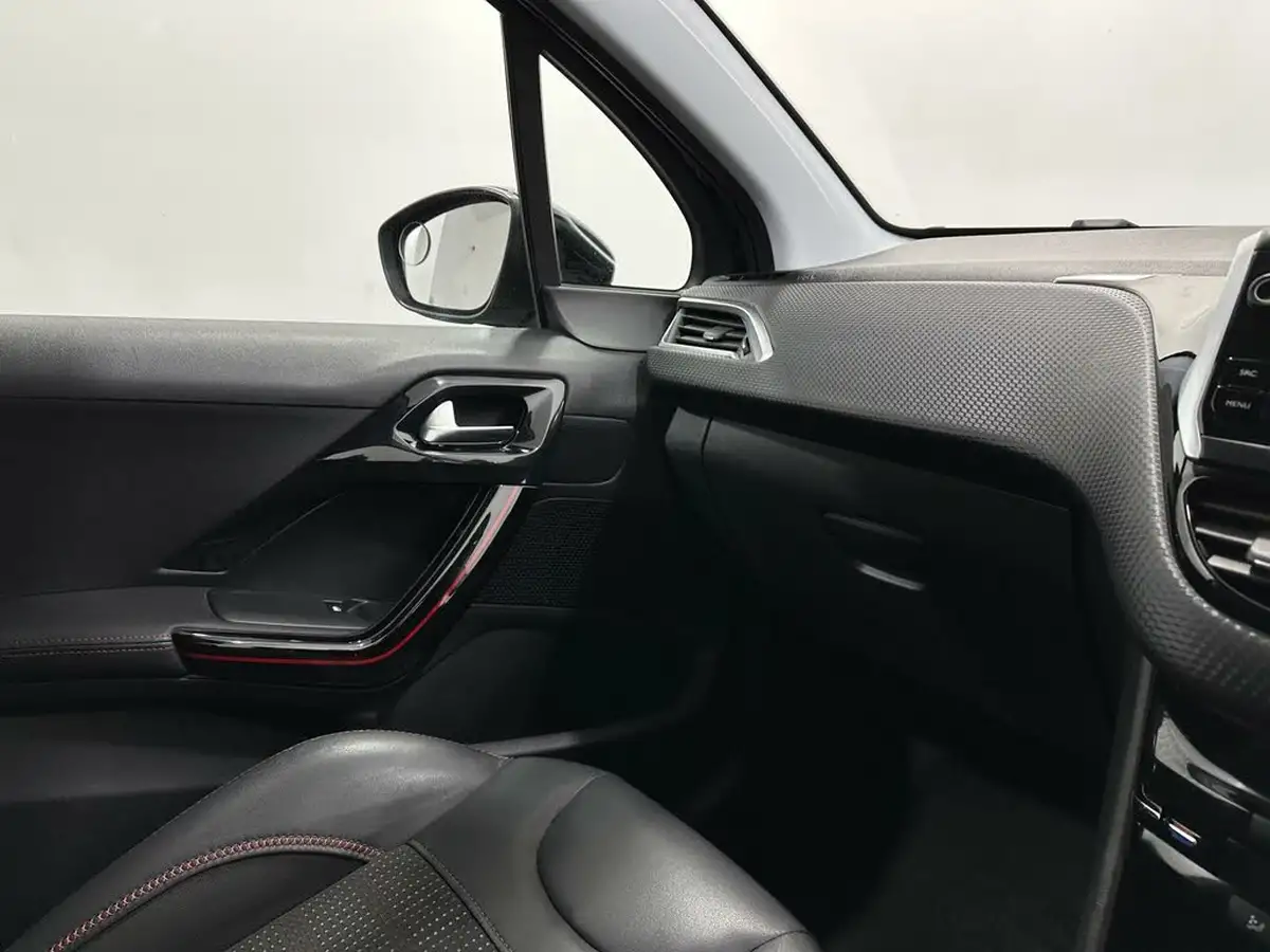 2016-peugeot-208-12-puretech-gt-line-5d-big-22