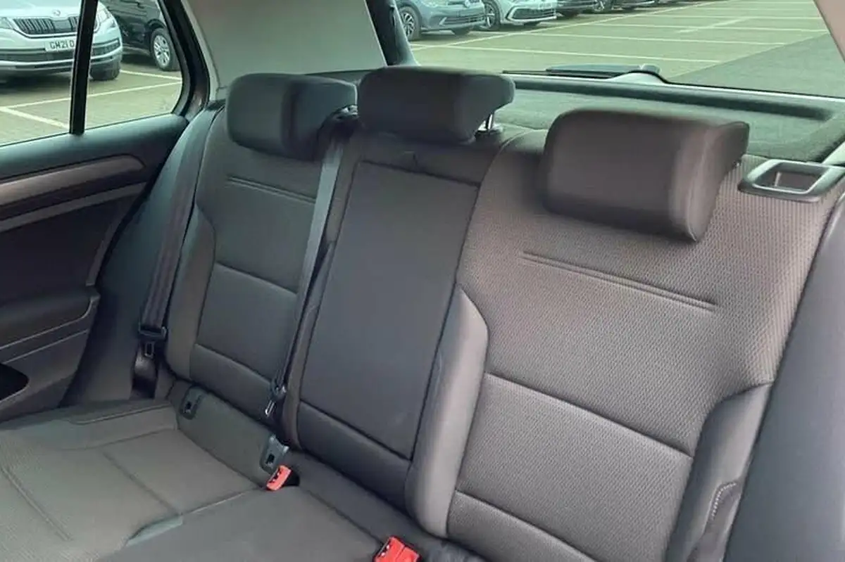 2019-volkswagen-golf-16tdi-match-hatchback-5d-big-5