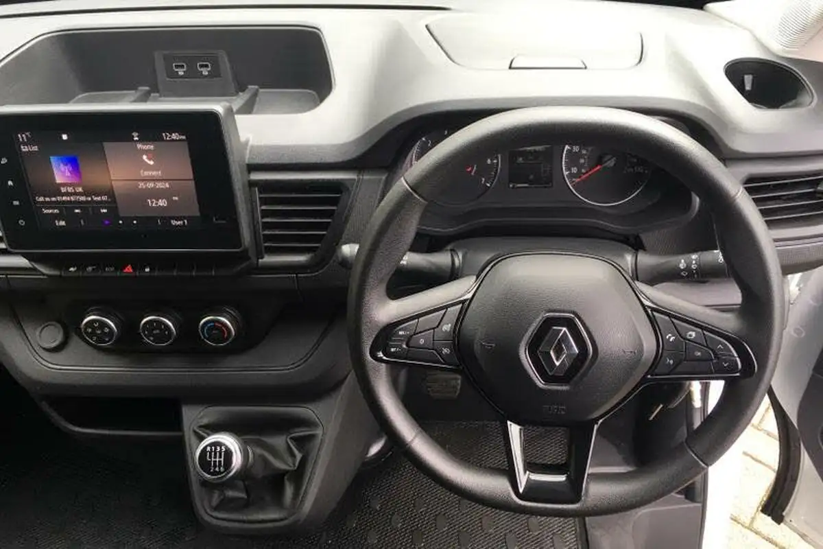 2023-renault-trafic-20dci-sl28-130-business-big-10
