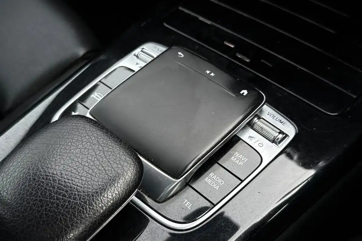 2019-mercedes-benz-a-class-13-a180-se-7g-dct-big-37
