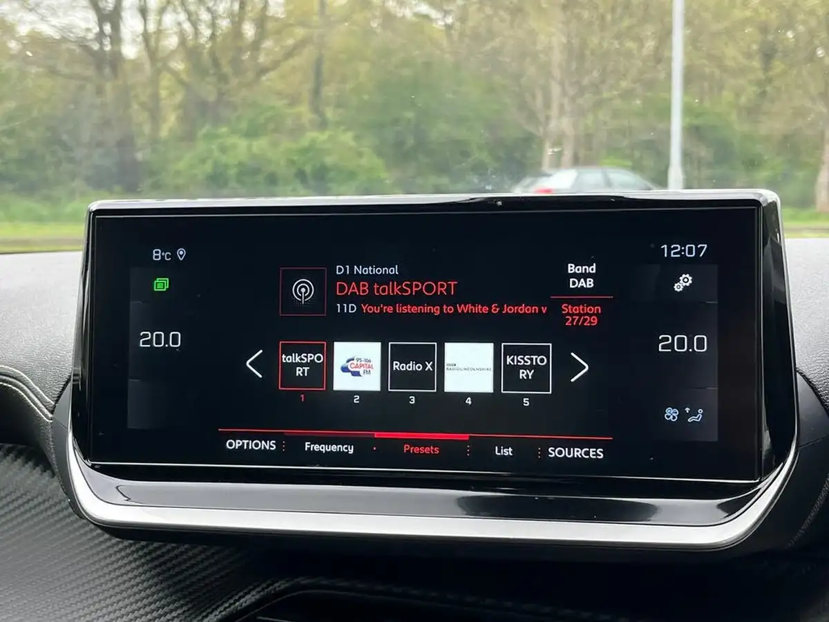 2022-peugeot-2008-suv-12-puretech-gt-big-15