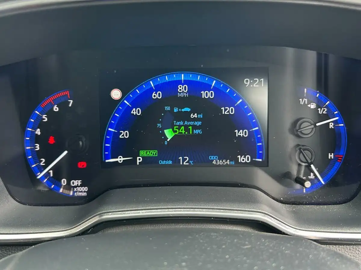 2019-toyota-corolla-18-vvt-i-excel-trk-hatchback-big-19