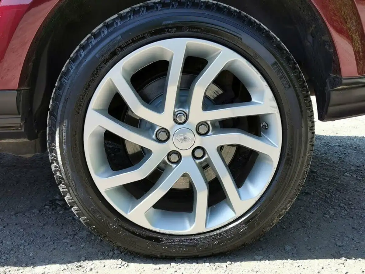 2015-land-rover-discovery-4-30-sd-v6-hse-big-47