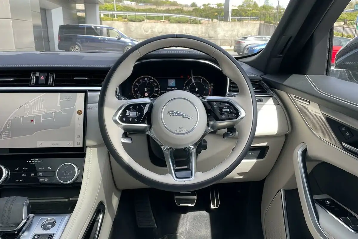 2024-jaguar-f-pace-20-d200-r-dynamic-se-black-90th-anniversary-edition-big-38