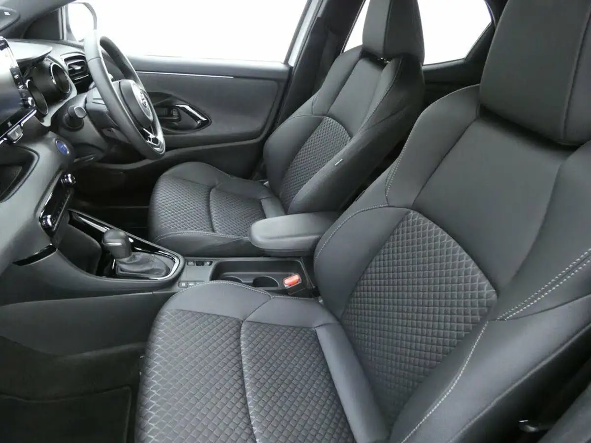 2021-toyota-yaris-15-vvt-i-dynamic-big-18