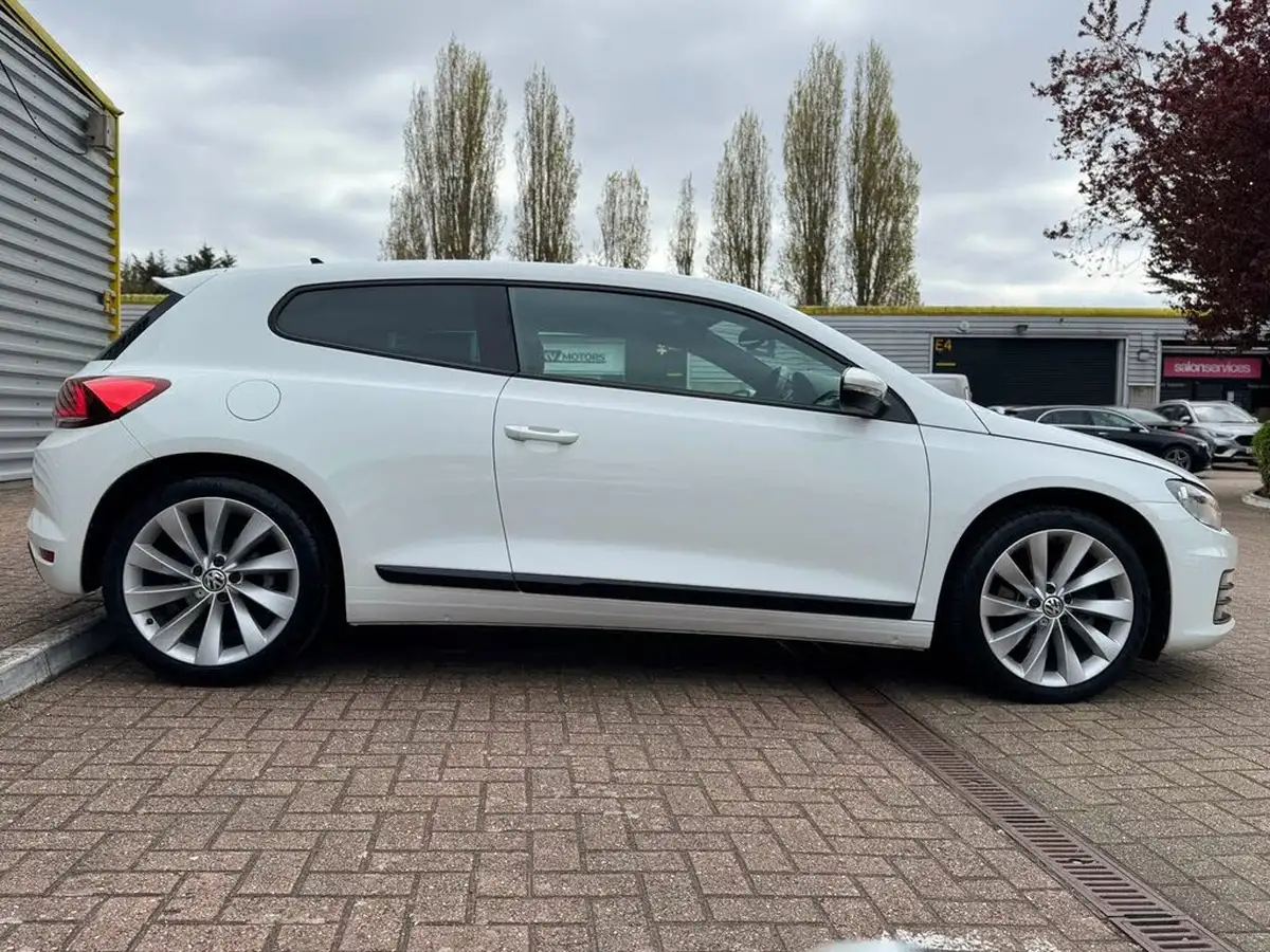 2017-volkswagen-scirocco-20-tsi-gt-bmt-dsg-big-11