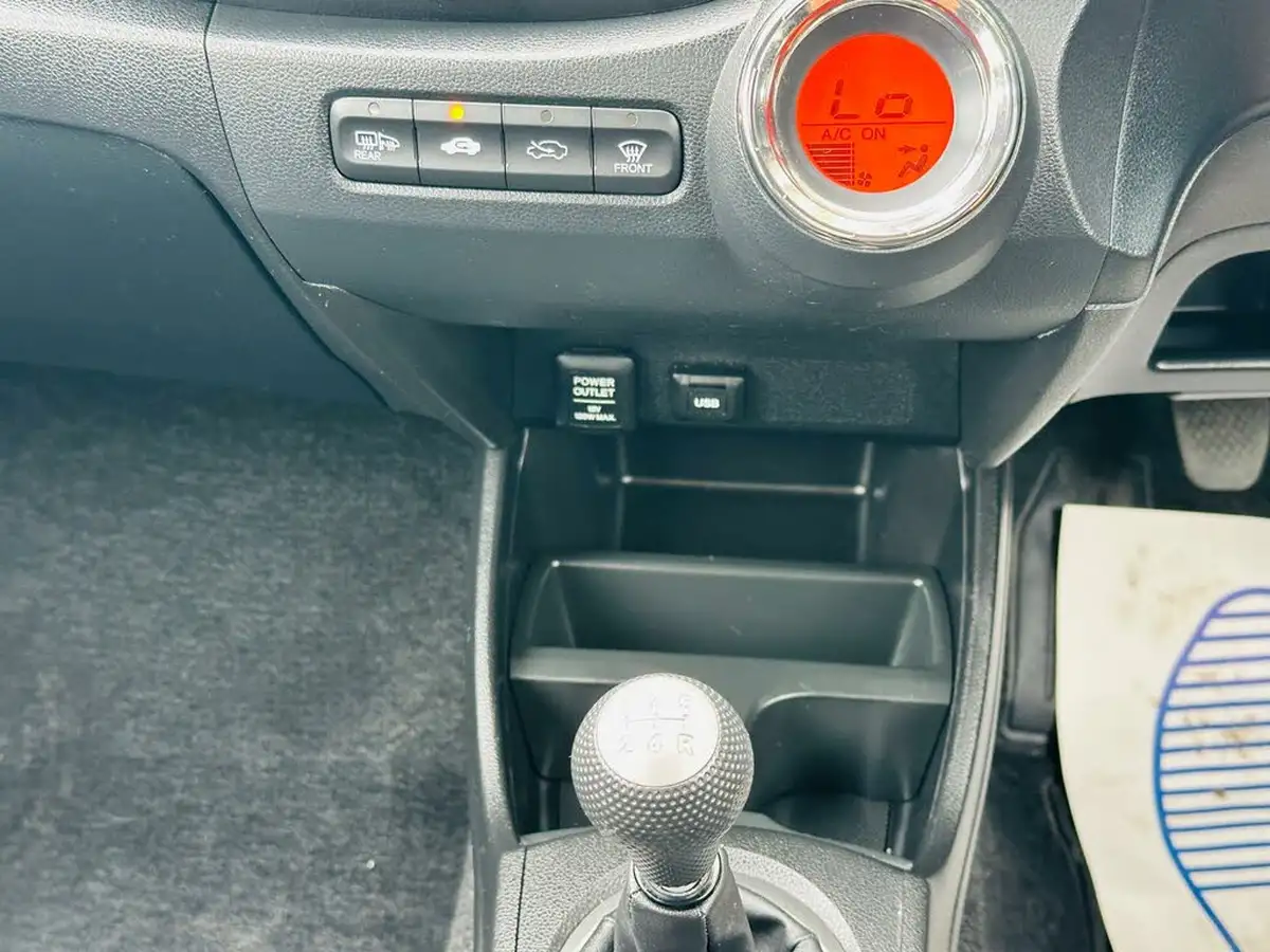 2011-honda-jazz-14-es-big-54
