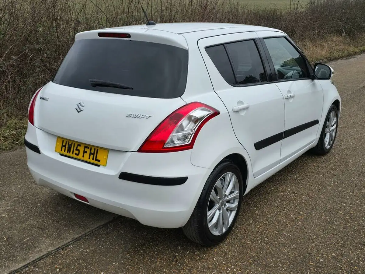 2015-suzuki-swift-12-sz4-90ps-5d-big-28