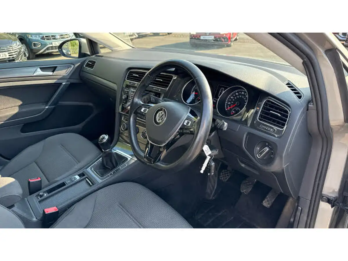 2019-volkswagen-golf-15-tsi-se-130ps-ss-hatchback-5d-big-5
