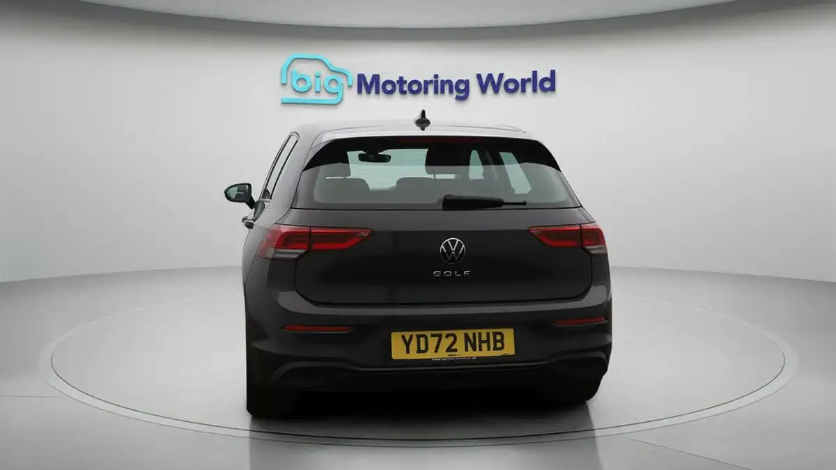 2022-volkswagen-golf-20tdi-life-hatchback-big-6
