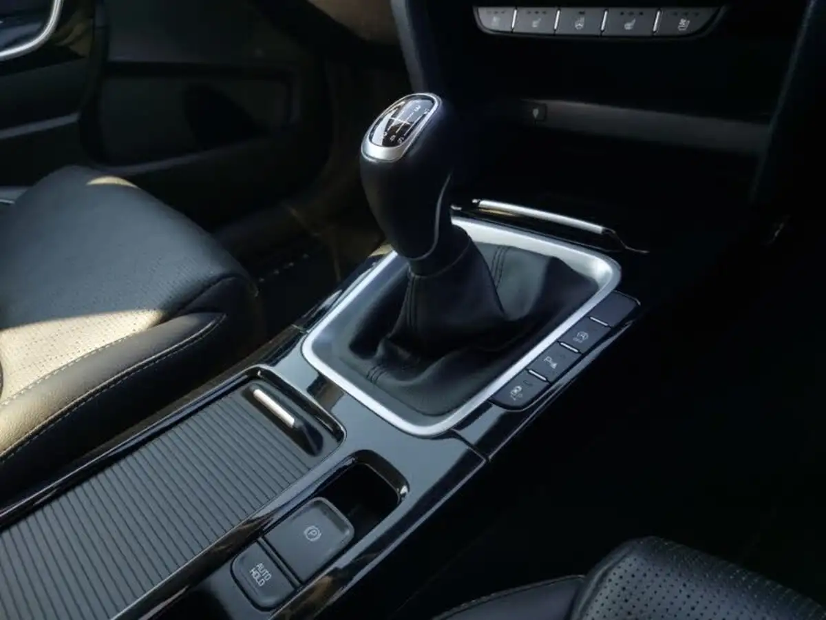 2022-kia-xceed-15-t-gdi-4-big-9