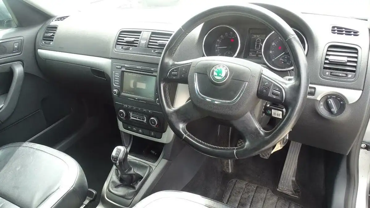 2011-skoda-yeti-20td-elegance-172ps-4x4-big-24