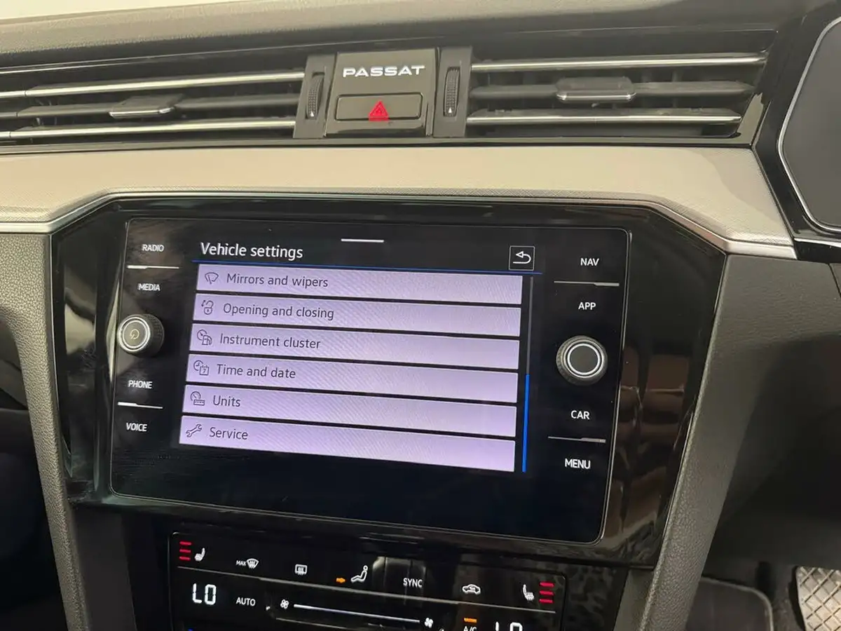 2022-volkswagen-passat-14-tsi-gte-estate-5d-big-39