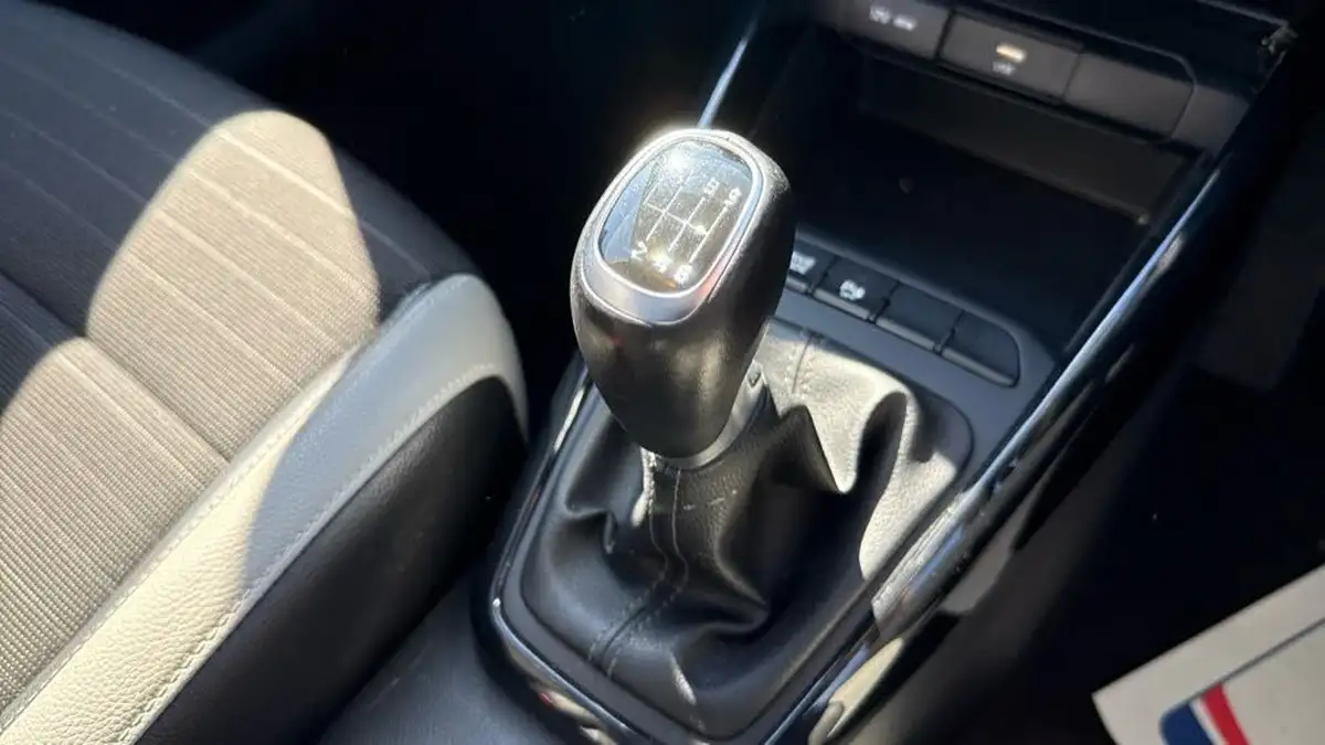 2022-kia-stonic-10-t-gdi-connect-big-41