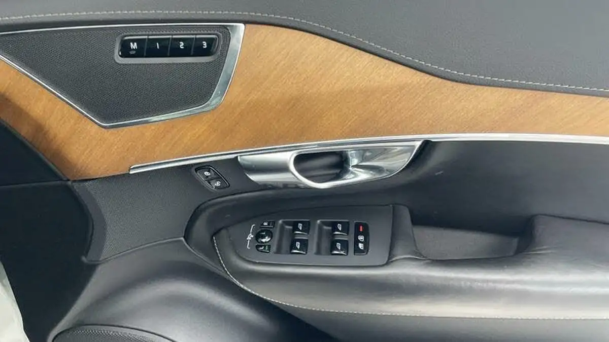 2017-volvo-xc90-20td-d5-inscription-auto-big-23